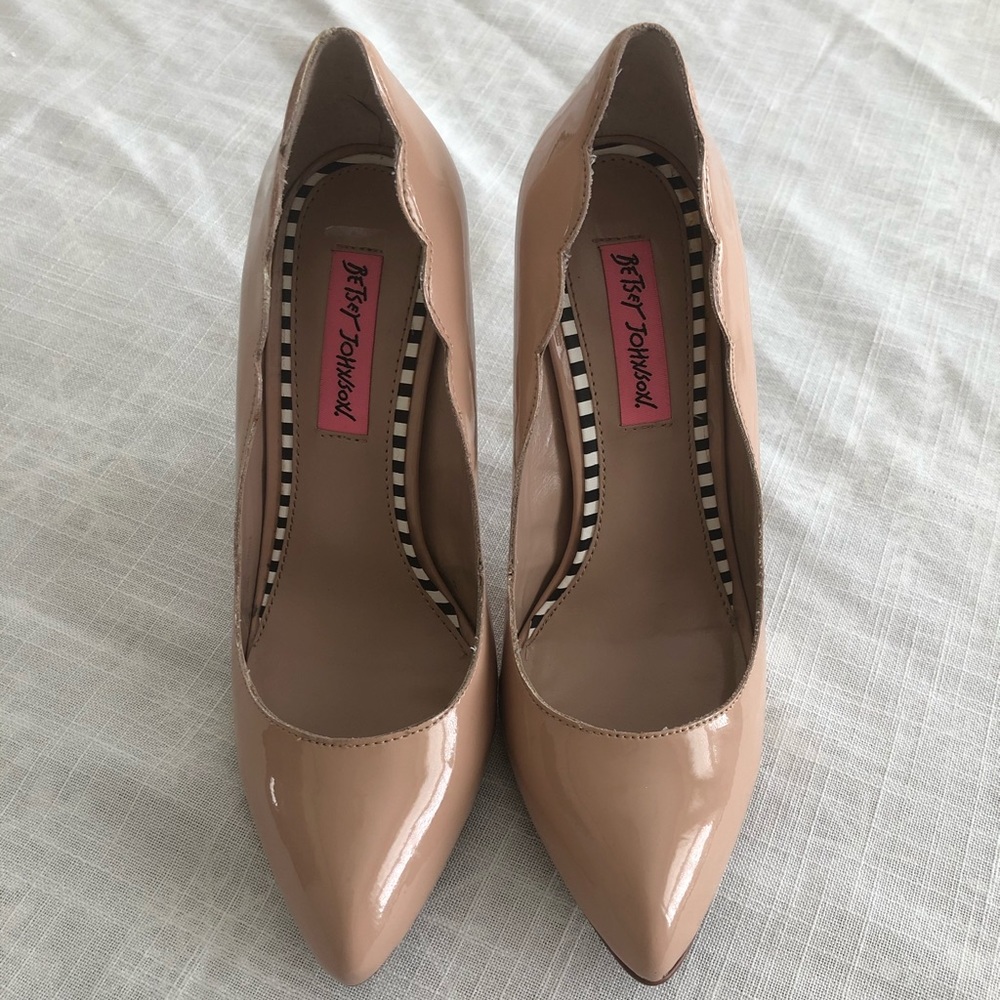 Betsey Johnson heels 7.5